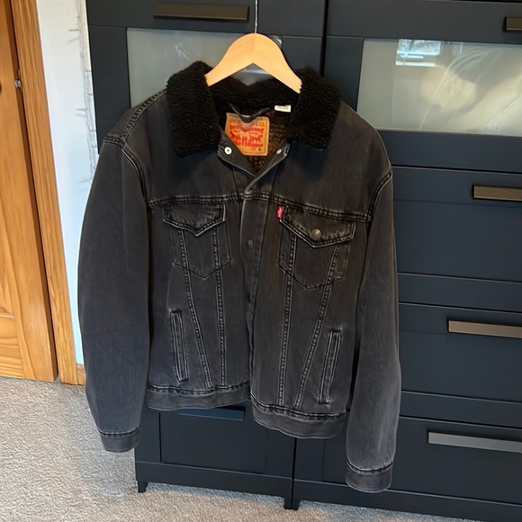Levi's Other - Levi’s sherpa jacket